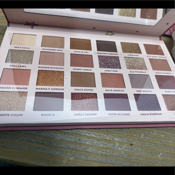 Ciate “I am a woman, what’s your superpower?” Pallet - Picture 3 of 3